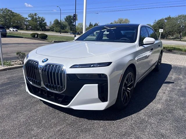 New 2026 Mineral White Metallic BMW 750e xDrive image 8