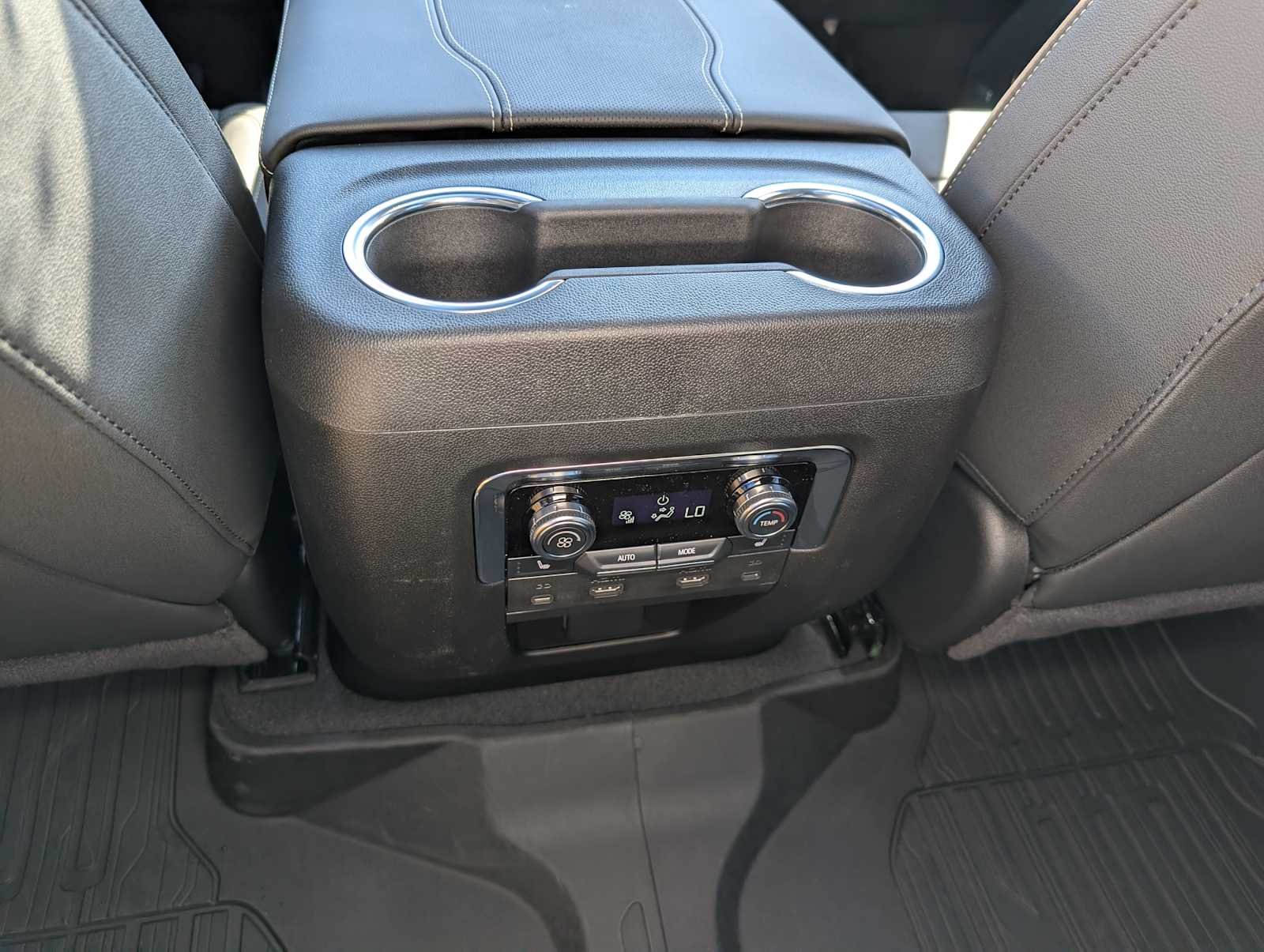 2026 GMC Yukon XL Elevation - Photo 17