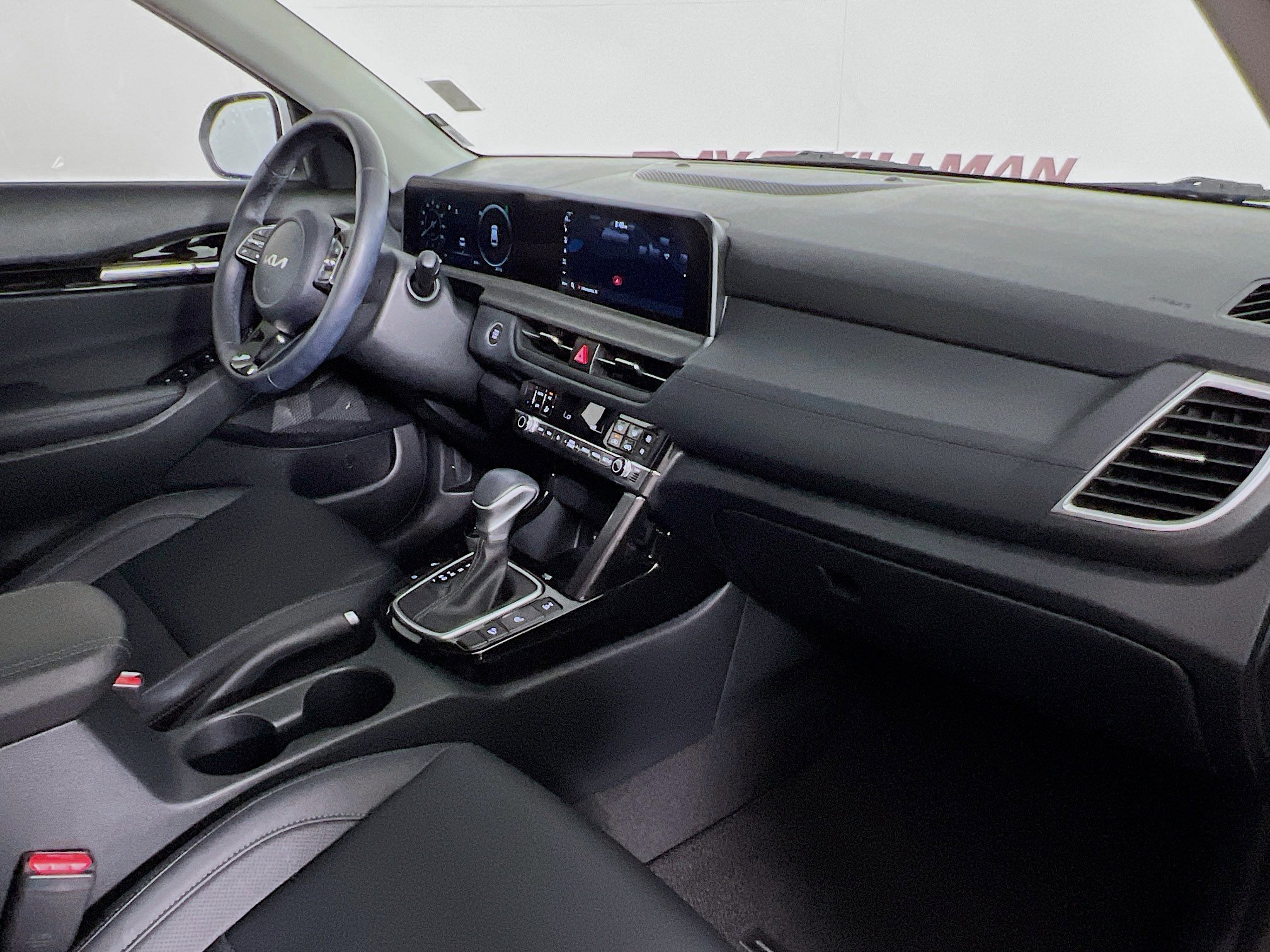 Used 2024 Snow White Pearl Kia EX image 39
