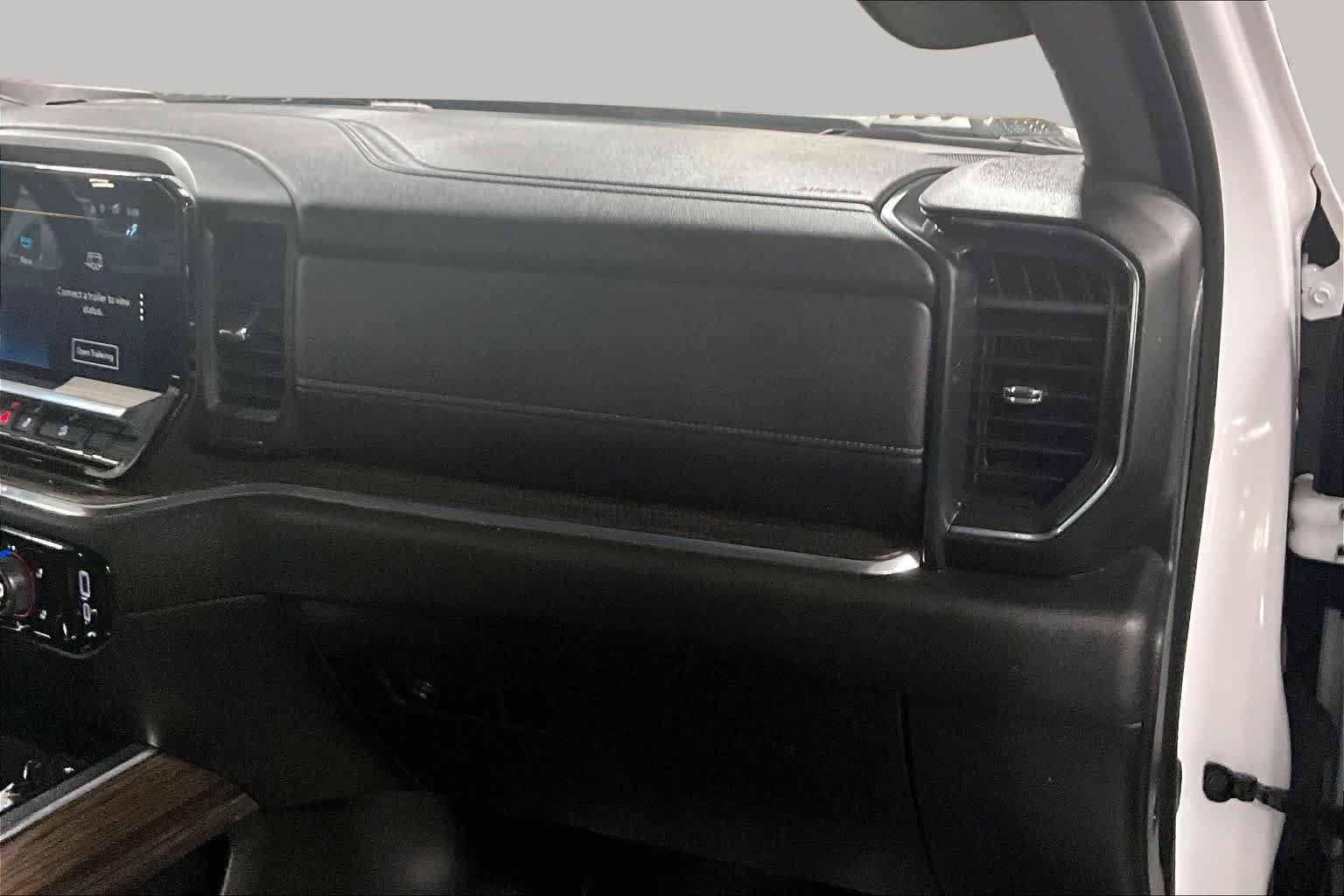 Used 2025 Summit White Chevrolet LT image 19