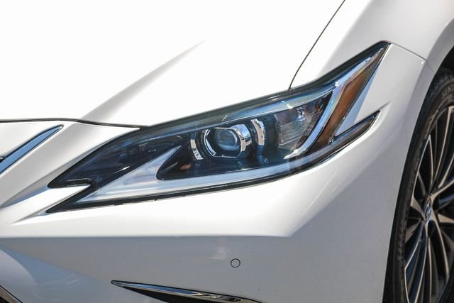 Certified Used 2024 EMINENT WHITE PEARL Lexus 300h image 4