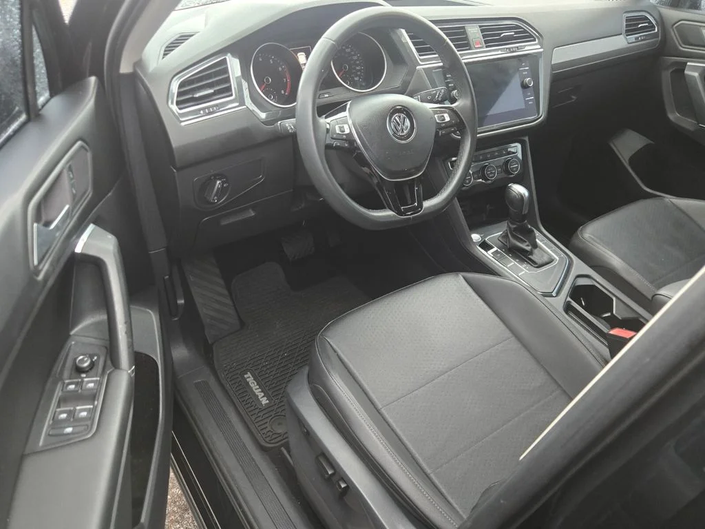 Used 2020 Black Volkswagen 2.0T SE image 9