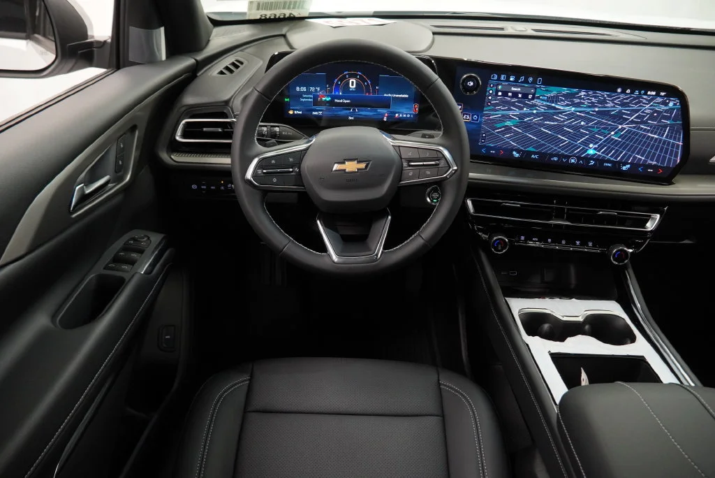 New 2027 Summit White Chevrolet LT image 13