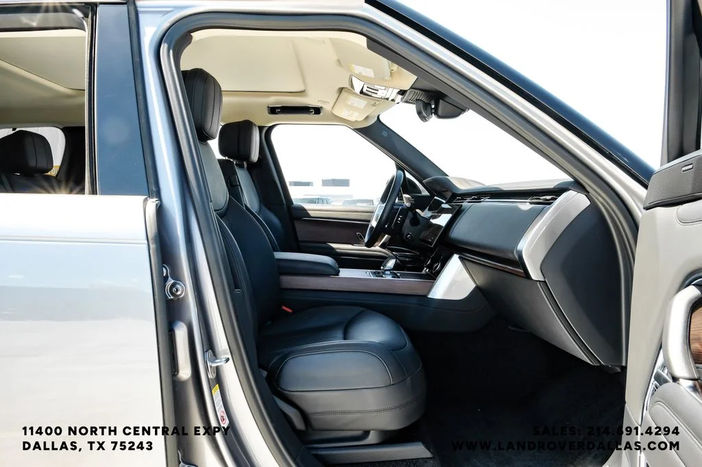 Used 2023 Grey Land Rover SE image 34