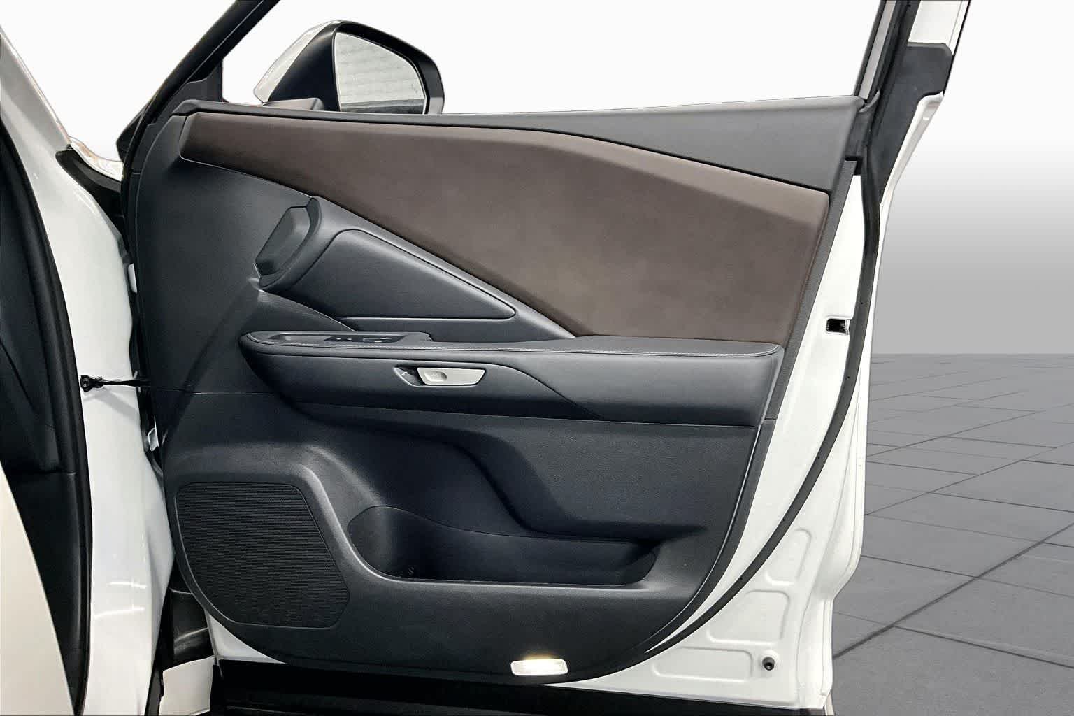 Certified Used 2024 Wind Chill Pearl Lexus Premium image 22