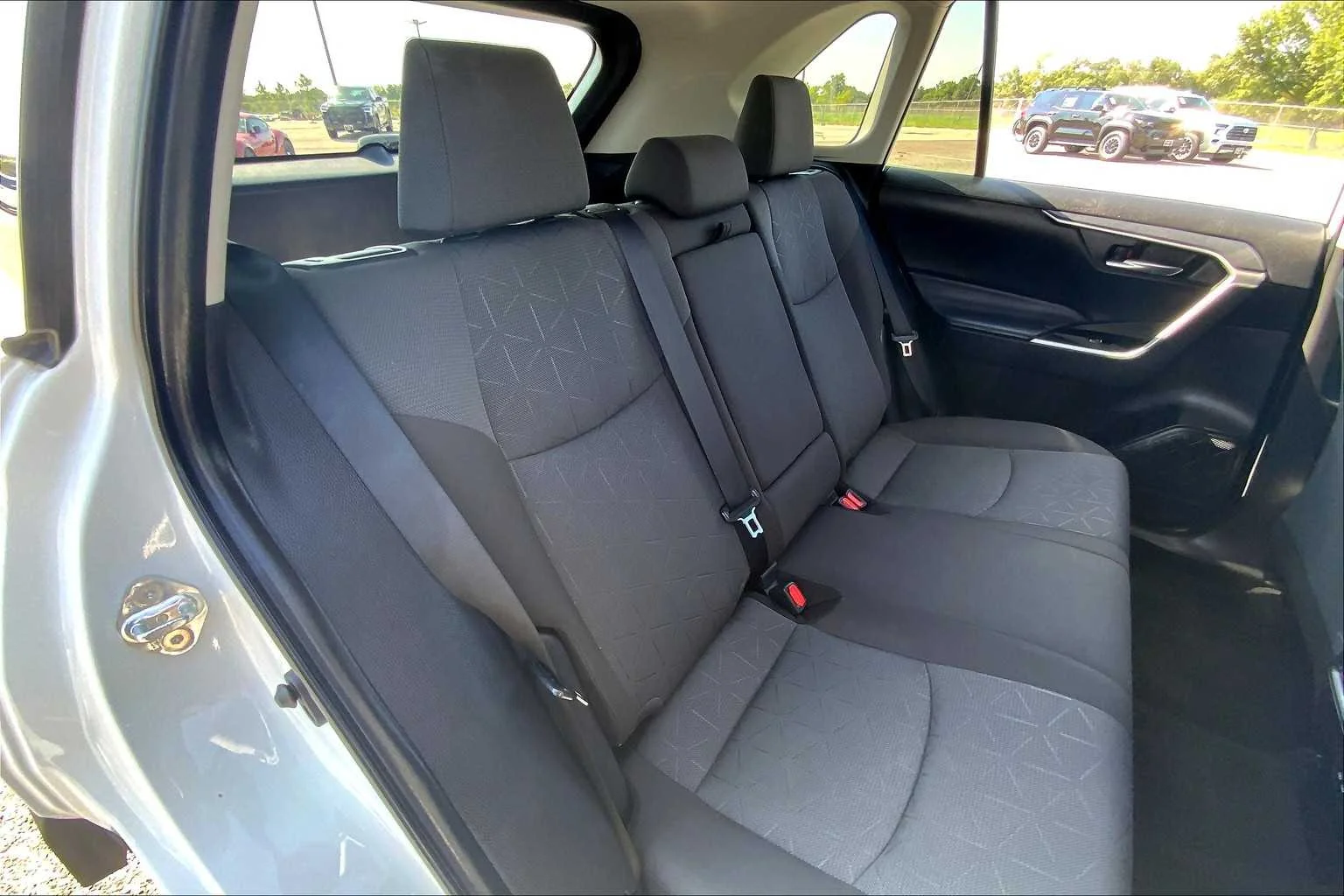 Used 2022 White Toyota XLE image 19
