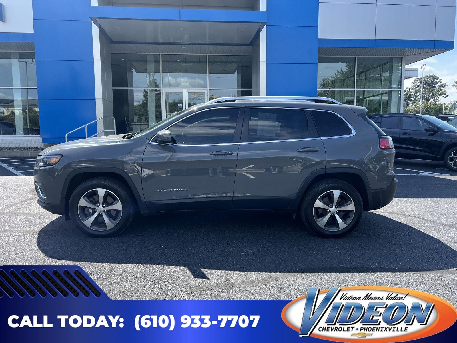 Used 2020 Gray Jeep Limited image 1