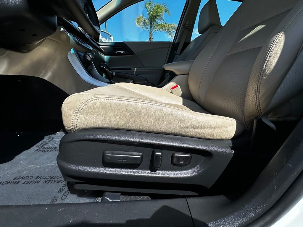 Used 2015 White Orchid Pearl Honda Touring image 20