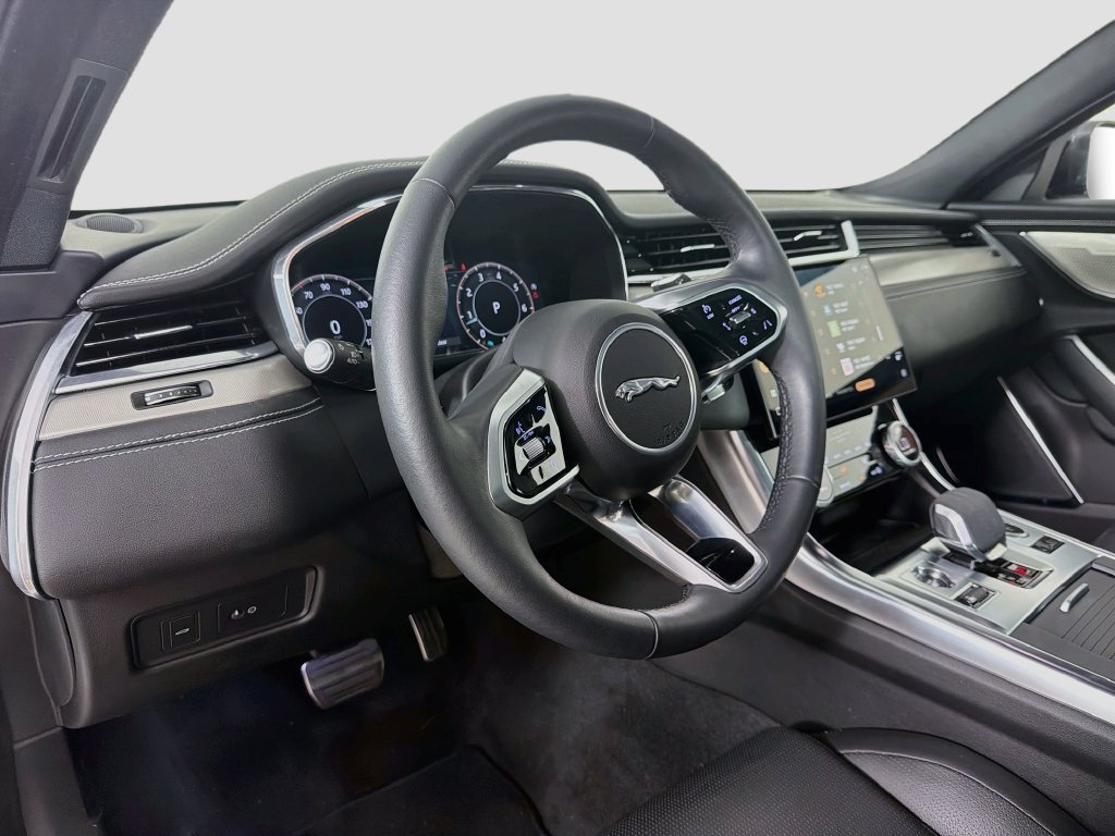 Used 2024 White Jaguar R-Dynamic SE image 9
