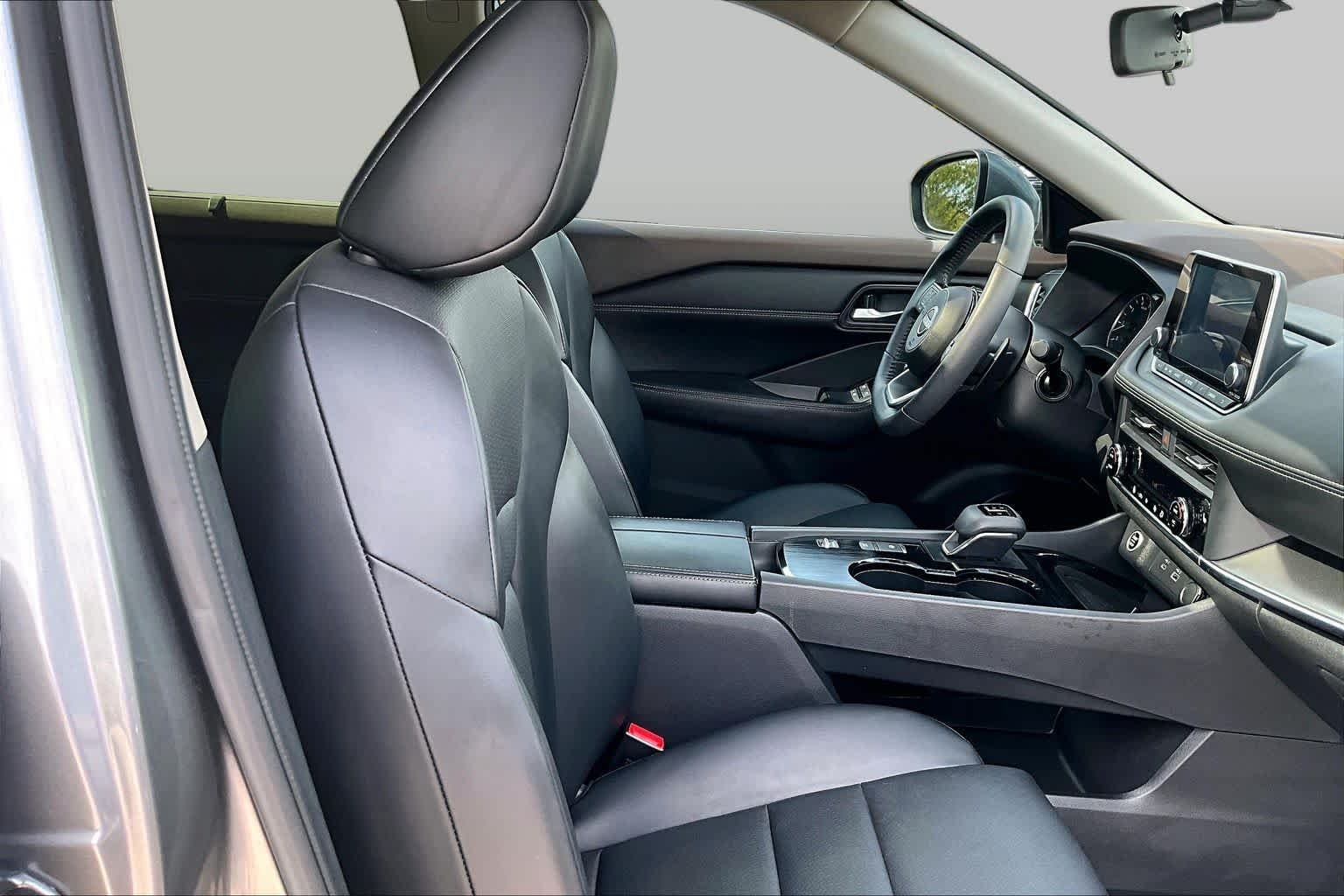 Used 2023 Gun Metallic Nissan SV image 9
