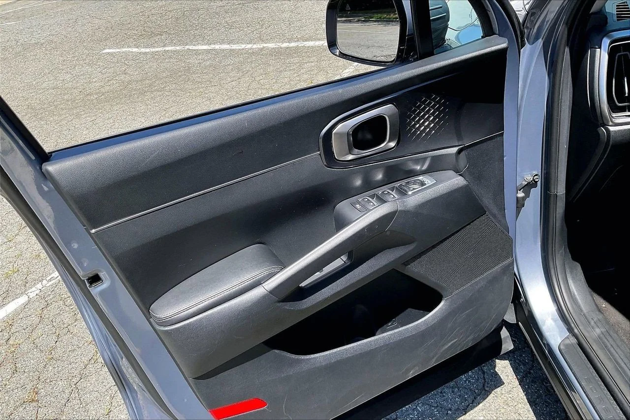 Certified Used 2024 Silver Kia S image 28