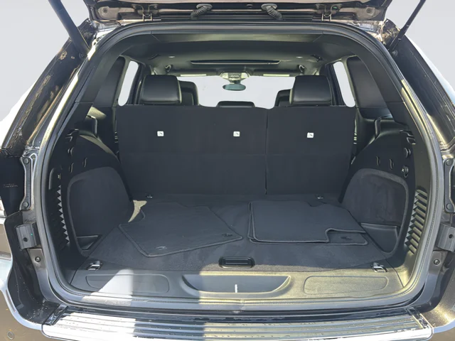Used 2020 Gray Jeep Limited image 30