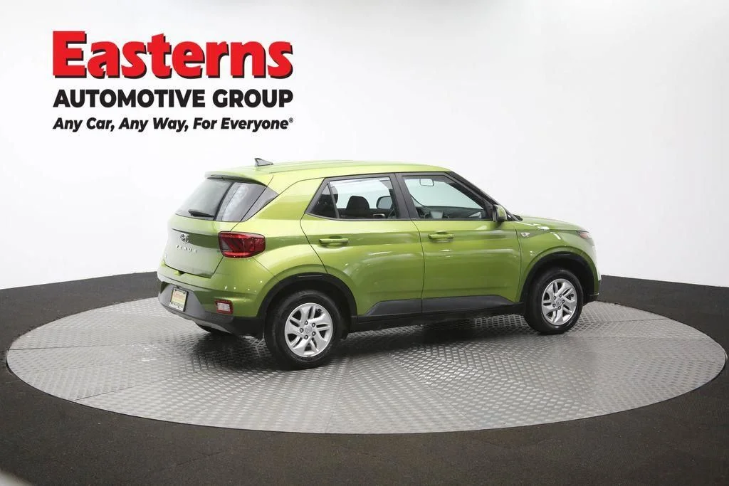 Used 2022 Green Hyundai SE image 44