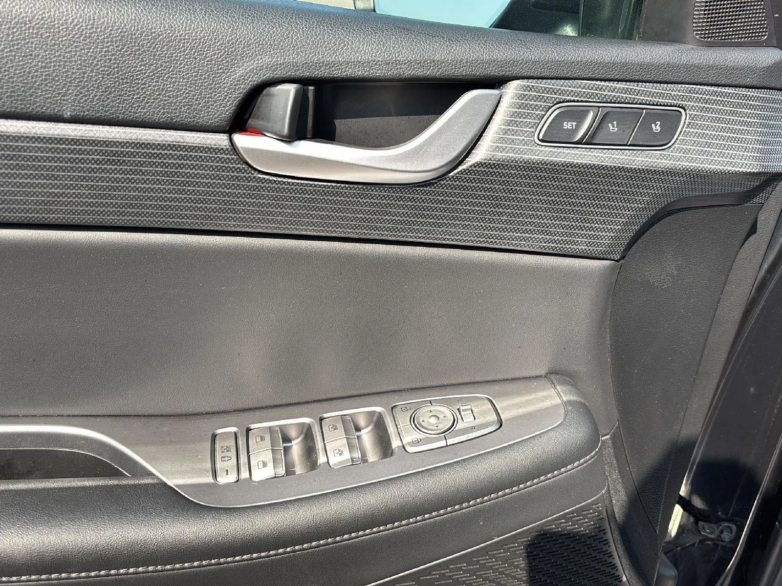 Used 2023  Hyundai Limited image 15