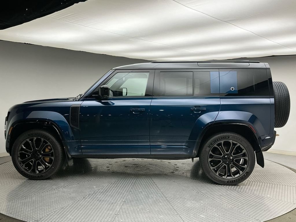 New 2026 Sargasso Blue Land Rover OCTA image 10