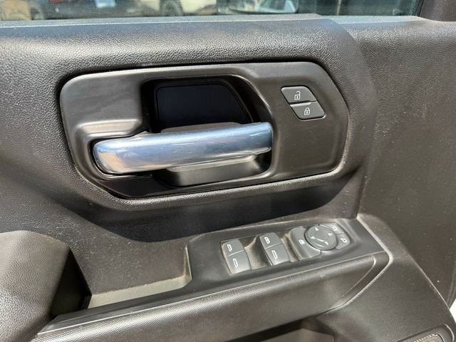 Used 2022 White Chevrolet  image 9
