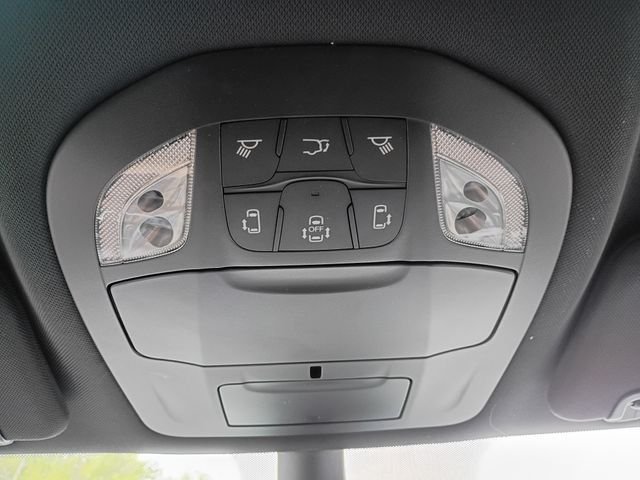 Used 2027 White Chrysler Select image 18
