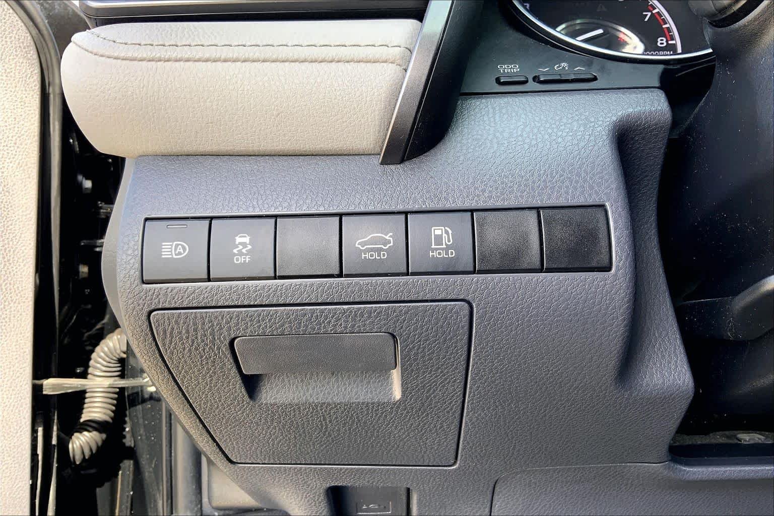 Used 2019 Midnight Black Metallic Toyota SE image 33
