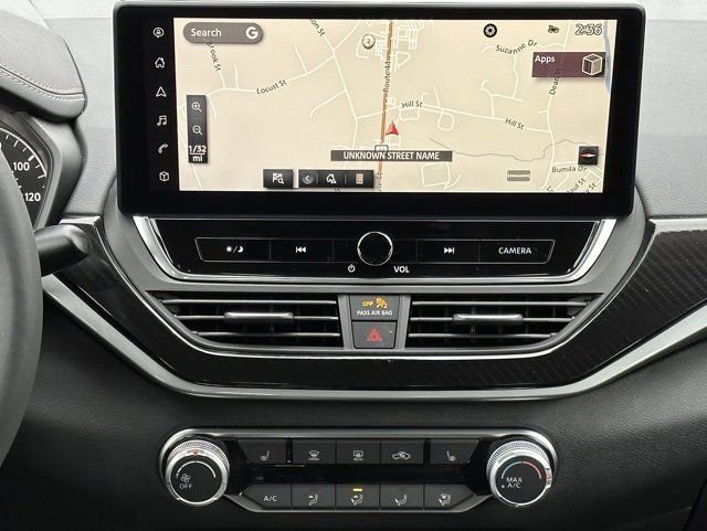 2025 Nissan Altima SR - Photo 11