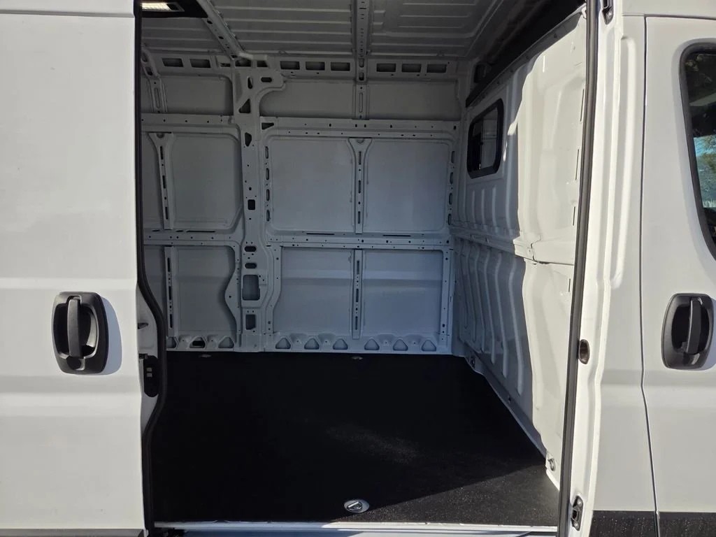New 2026 Bright White Clear-Coat Exterior Paint RAM Tradesman image 13