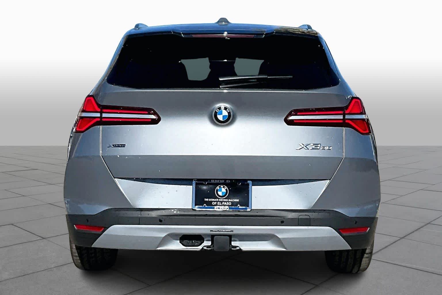 Used 2026 Skyscraper Grey Metallic BMW 30 xDrive image 4