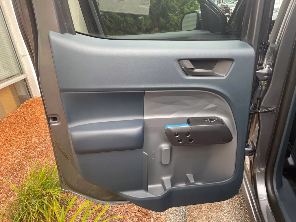 New 2026 CARBONIZED GRAY Ford Lobo High image 25