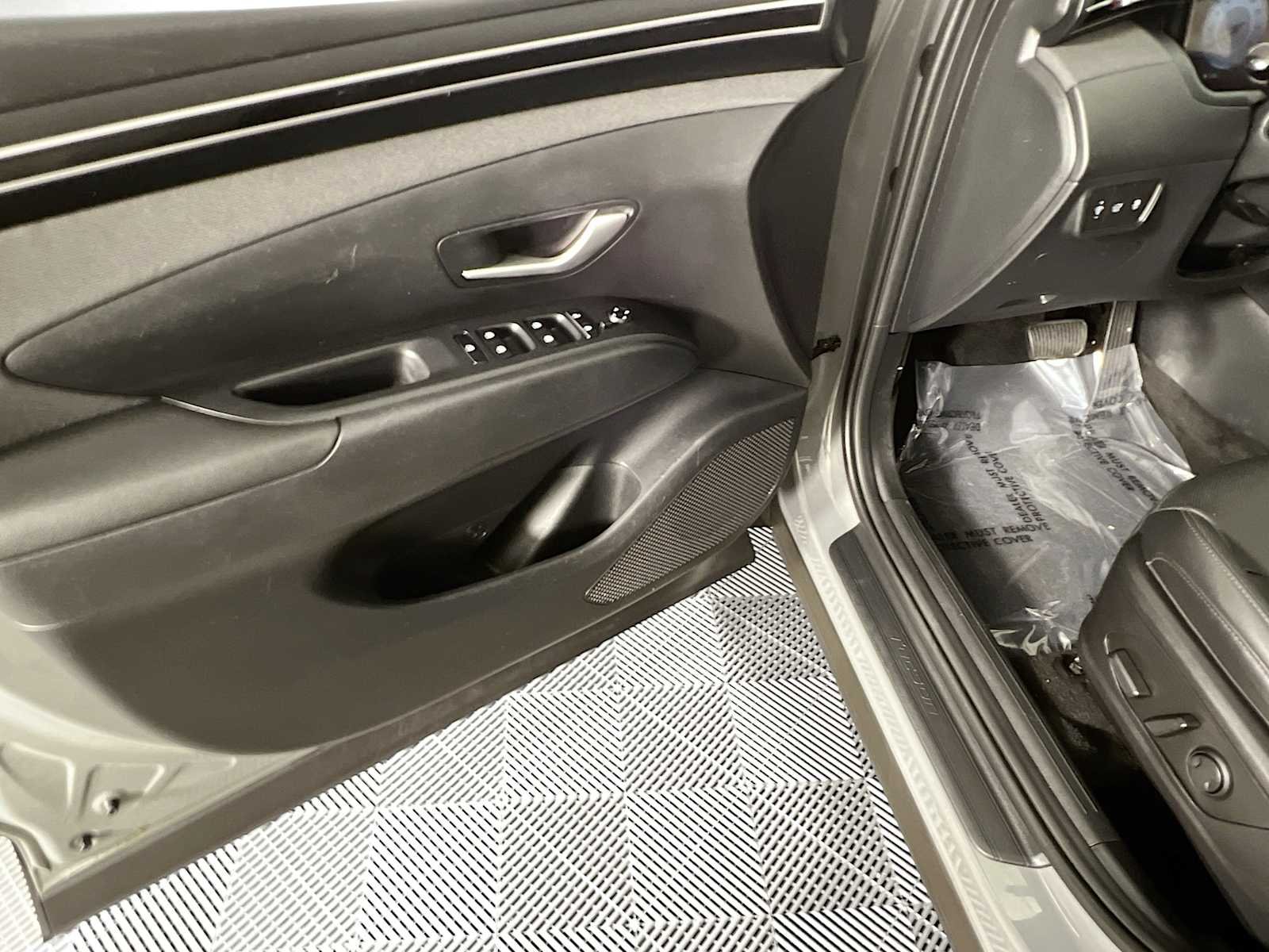 Used 2024 Hampton Gray Hyundai SEL image 19