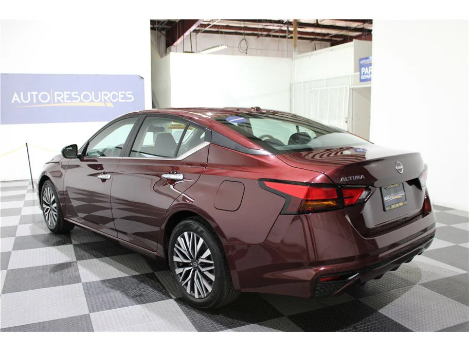 Used 2025 Garnet Pearl Metallic Nissan SV image 6