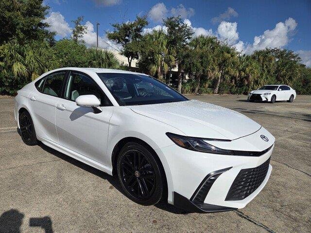 Used 2026 Ice Cap Toyota SE image 7