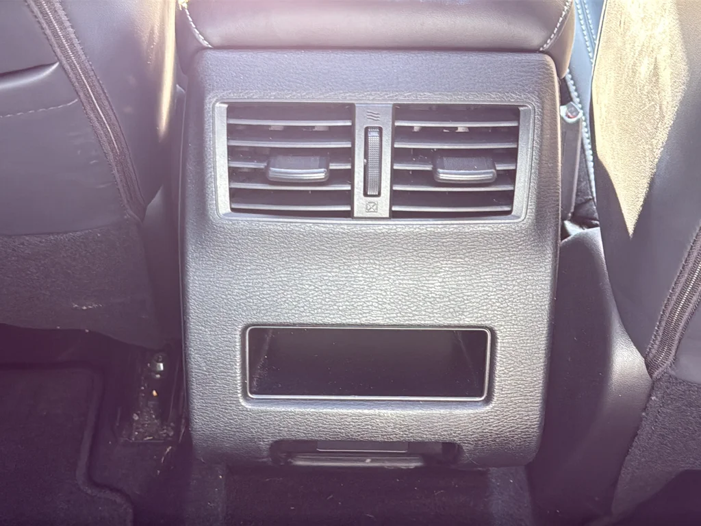 Used 2024  Mitsubishi SE Black Edition image 41