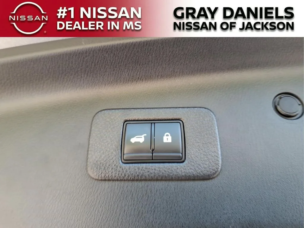 Used 2023 Gray Nissan Platinum image 9