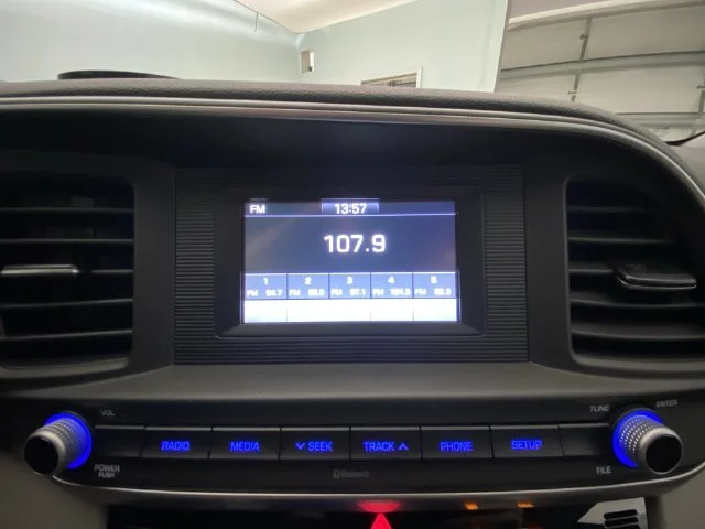 Used 2020 Gray Hyundai SE image 16