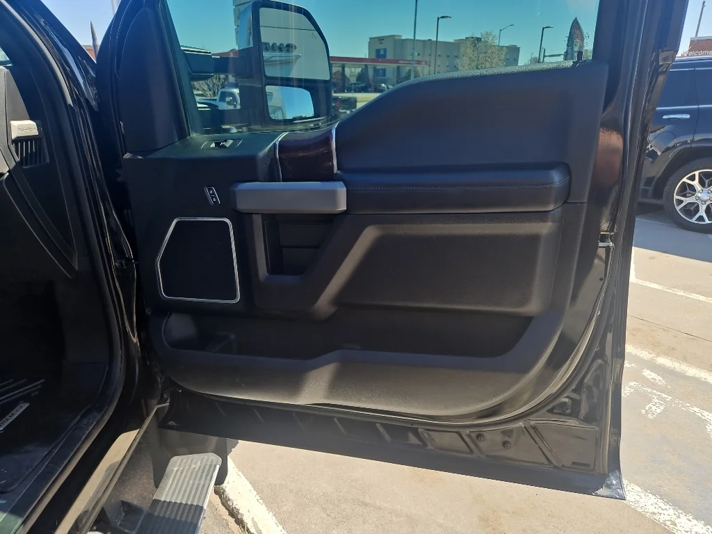 Used 2017 Shadow Black Ford Platinum image 9