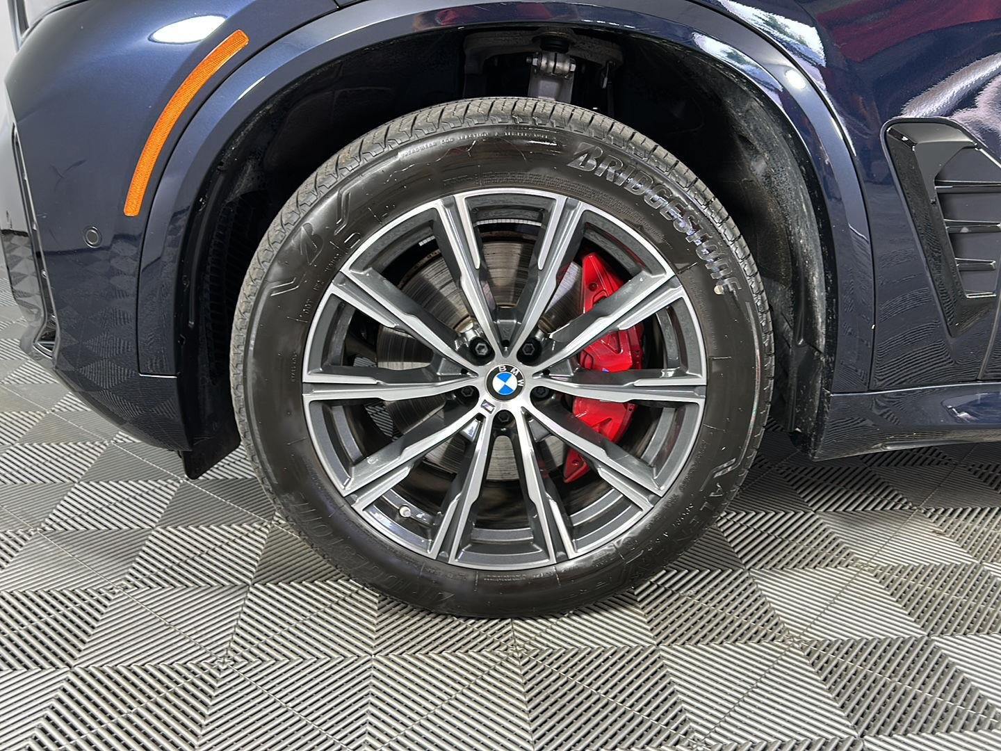 New 2026 Carbon Black Metallic BMW xDrive40i image 8