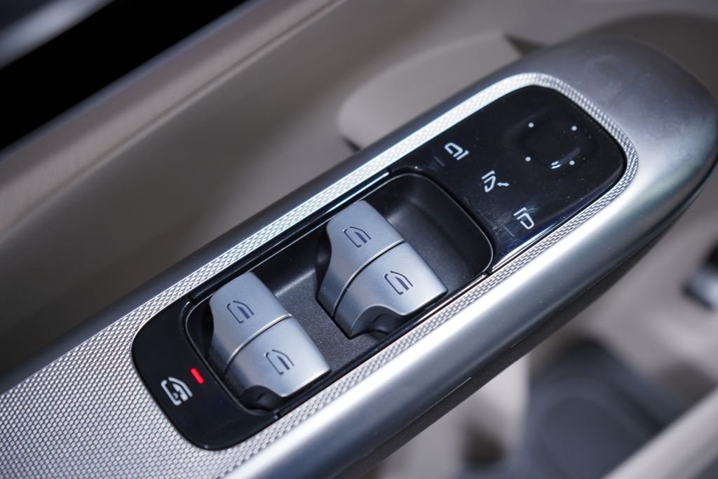 Used 2024 Polar White Mercedes-Benz GLC 300 image 18