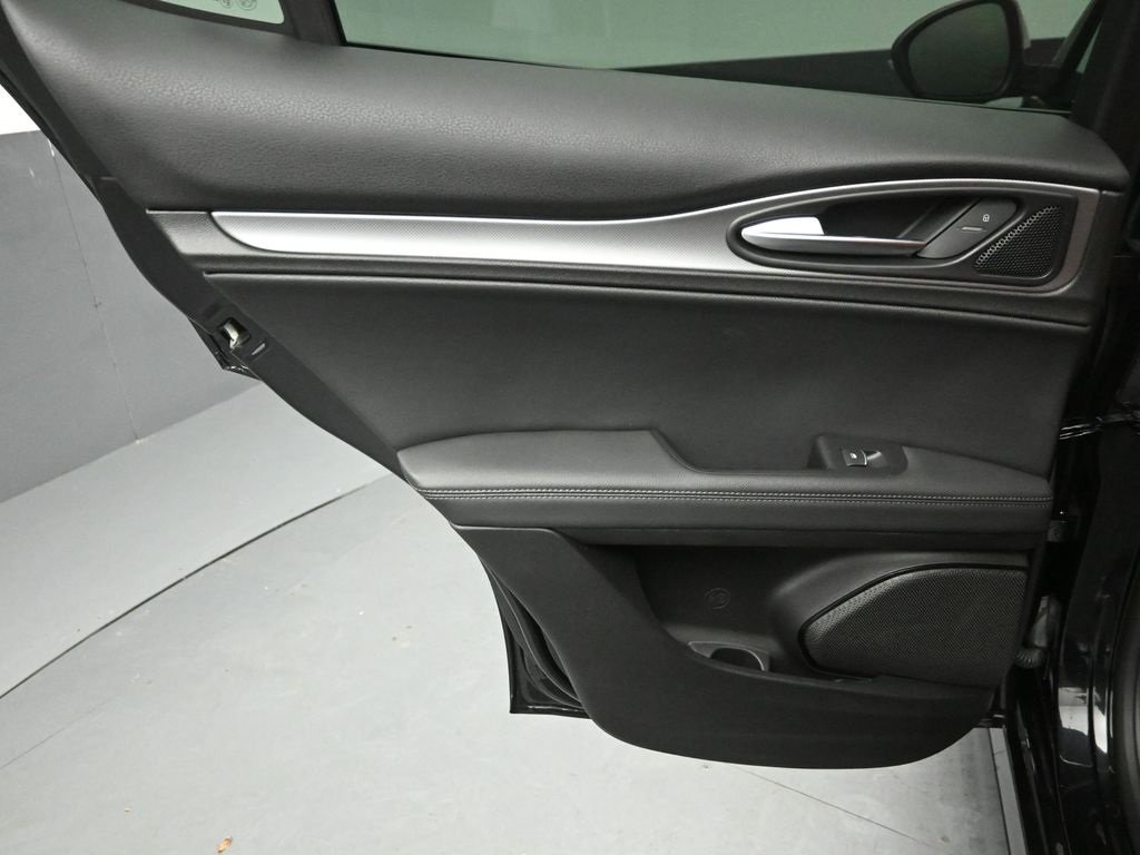 2025 ALFA ROMEO STELVIO - Image 24