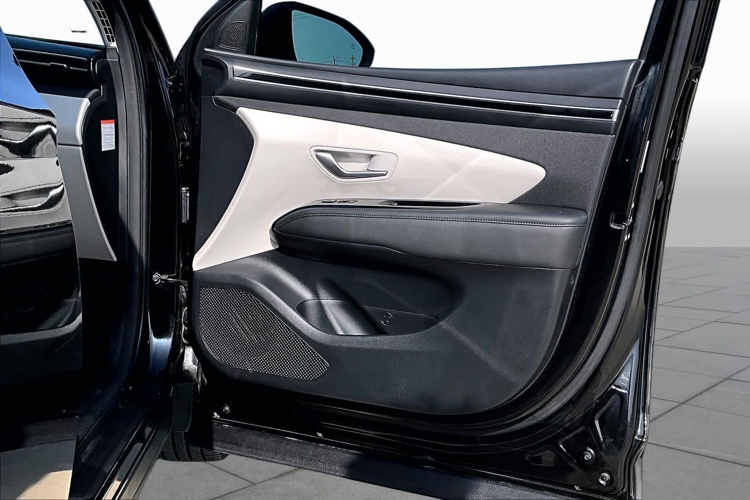 Used 2023 Phantom Black Hyundai SEL Convenience image 22
