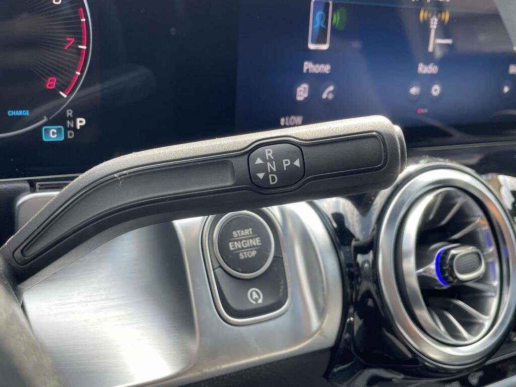 New 2026 Polar White Mercedes-Benz GLB 250 image 39
