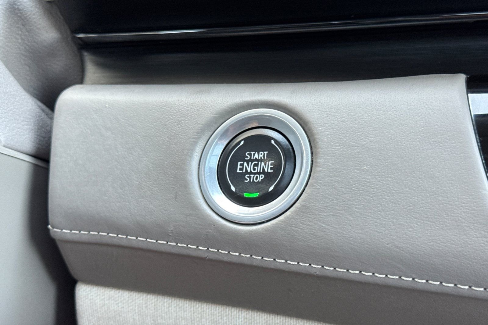 Used 2024 White Cadillac Sport Platinum image 29