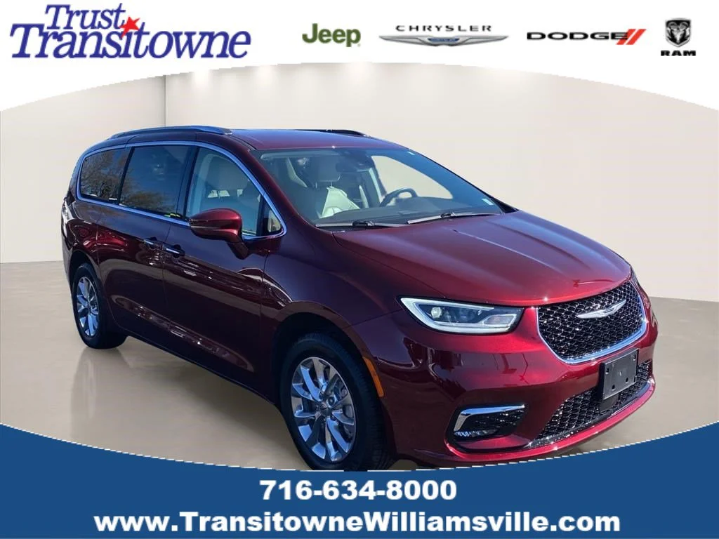 2021 Chrysler Pacifica Touring L's photo