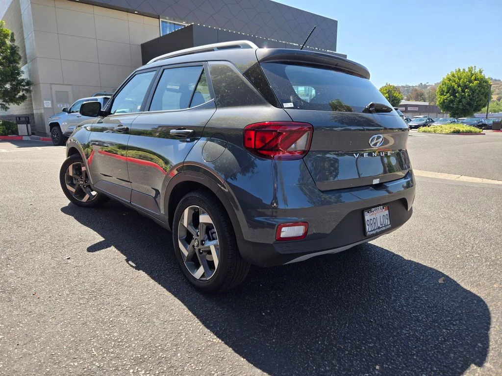 Used 2025 Gray Hyundai SEL image 5