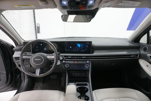 Used 2024  Hyundai SEL image 23
