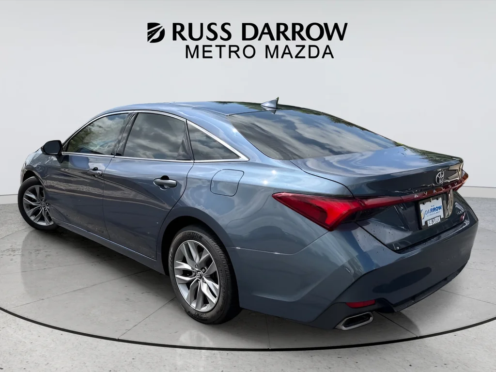 Used 2019 Gray Toyota XLE image 3