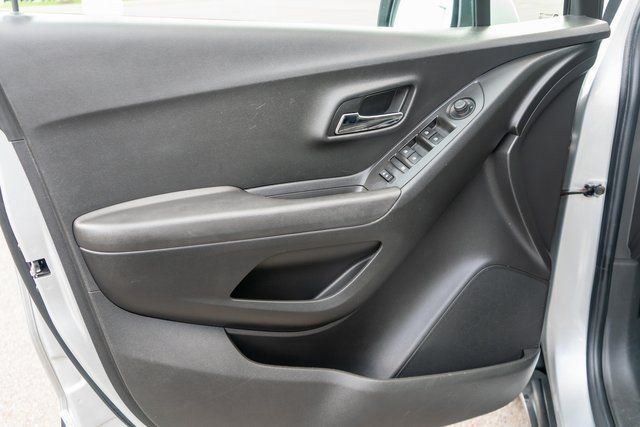 Used 2019 Silver Chevrolet LT image 18