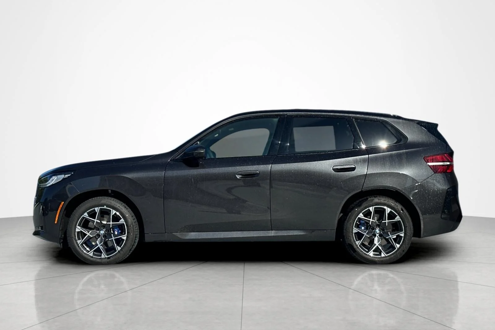 New 2026 Dark Graphite Metallic BMW 30 xDrive image 2