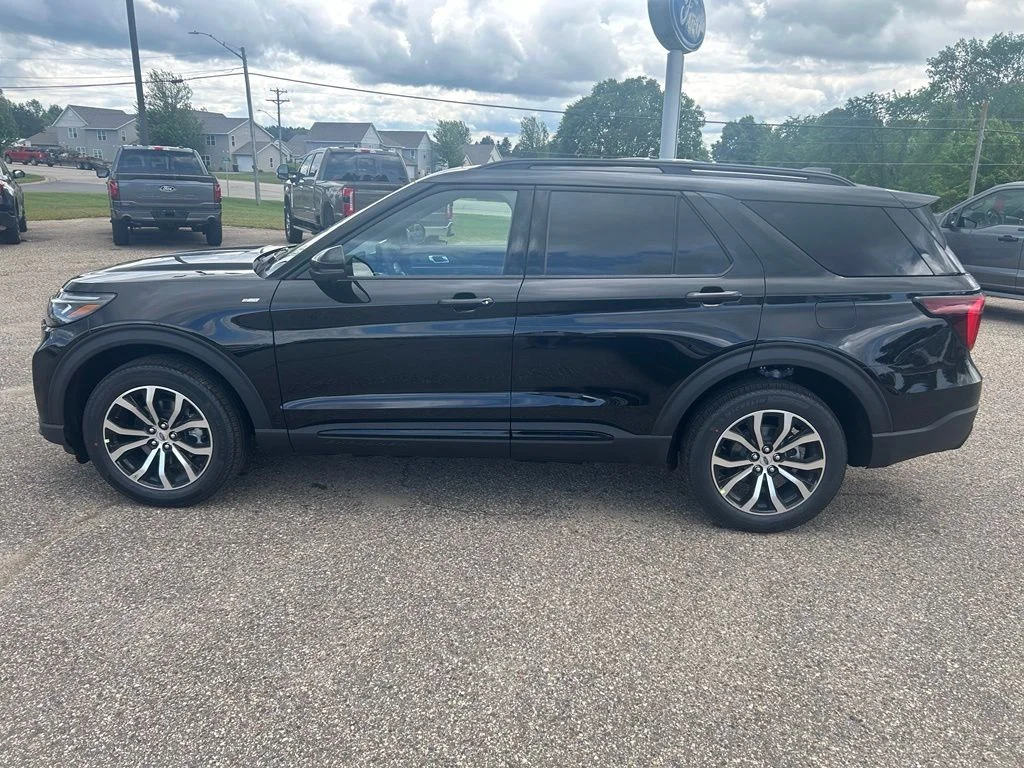 New 2026 Agate Black Metallic Ford ST-Line image 4