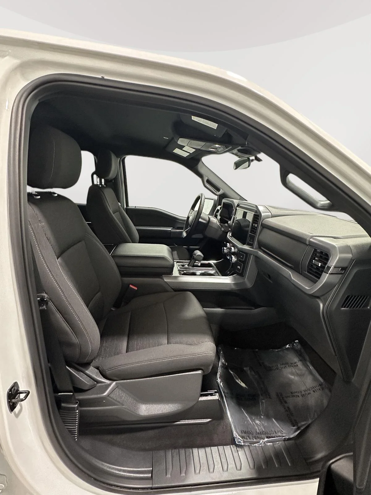 Used 2025 Oxford White Ford XLT image 24