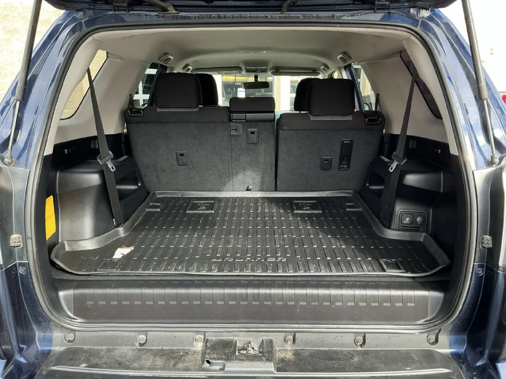 Used 2016 Blue Toyota SR5 image 28