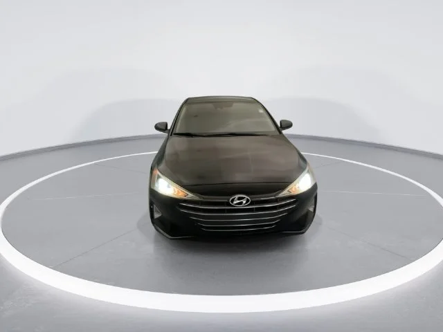 Used 2020 Black Hyundai SE image 9