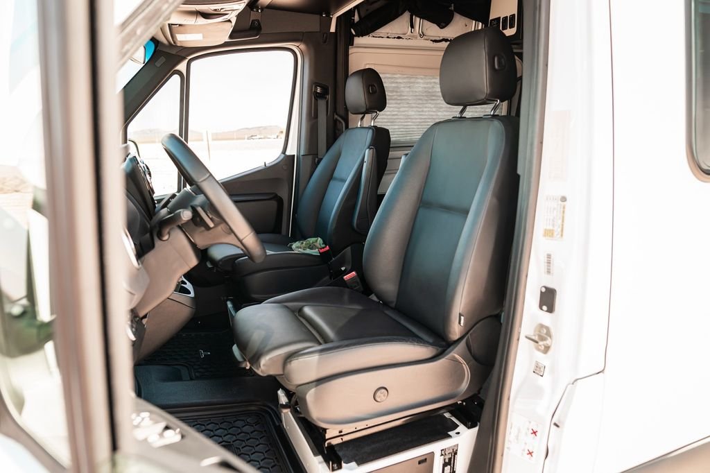 Used 2023 White Mercedes-Benz TIFFIN GH1-AB image 9